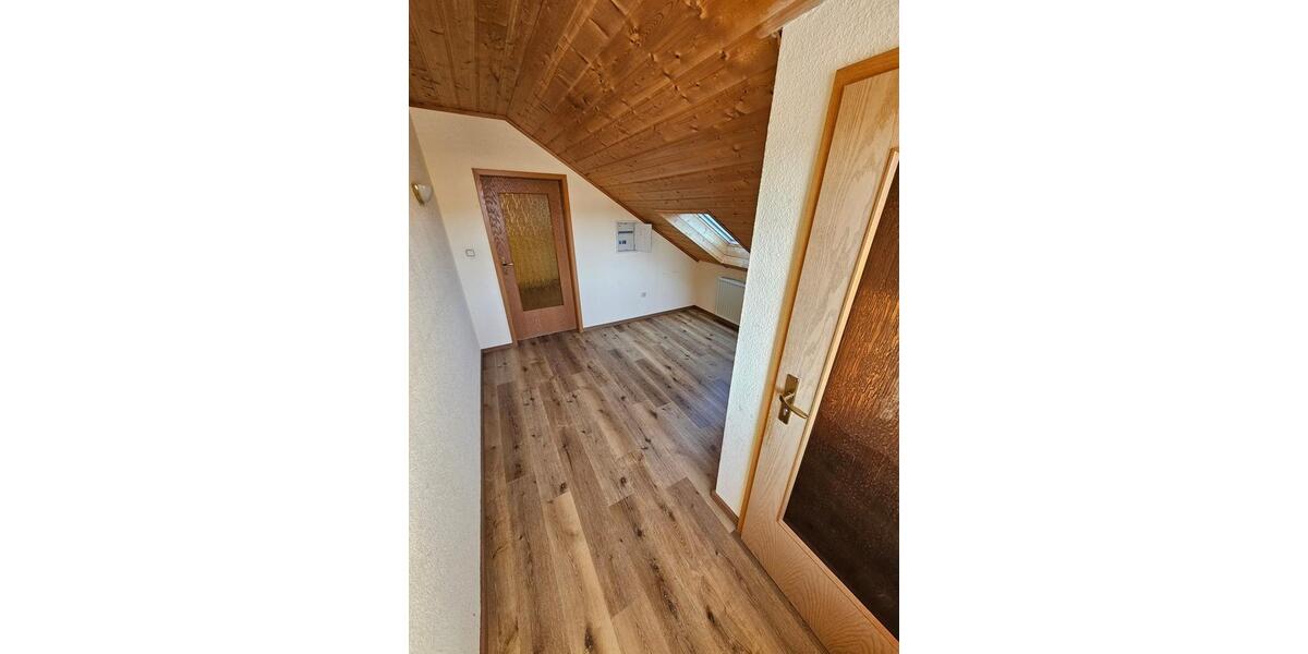 Dachgeschoßwohnung Kalbach - 4 Zimmer, 86 m&sup2;, 640&euro; | Angebot:25354699