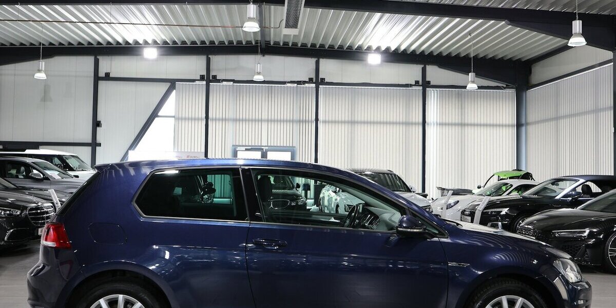 VW Golf VII 1.2 TSI LOUNGE 3-TÜRER / ERST 55.000-KM 55.000 km 10.555 &euro; Hamm 59077