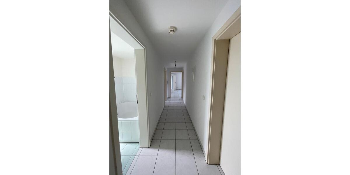 Dachgeschoßwohnung Haßfurt - 4 Zimmer, 85 m&sup2;, 600&euro; | Angebot:25449901