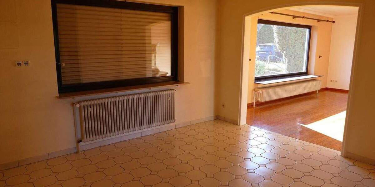 Mehrfamilienhaus, Wohnhaus Jünkerath - 5 Zimmer, 139 m&sup2;, 219.000&euro; | Angebot:25732255