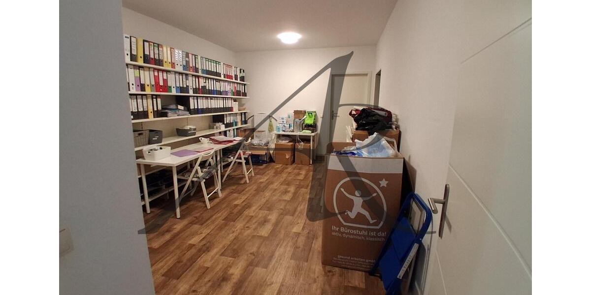 Gewerbeeinheit - Büro, Praxis im Erdgeschoss mit eigenem Eingang im Herzen der Stadt zimmer