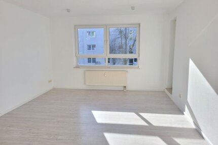 Helle sonnige 2 Zi-Wohnung mit Einbauküche + Balkon + Tiefgaragenstellplatz in Bernau