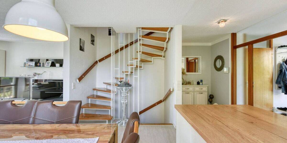 +++ TOP gepflegt & modernisiert - sonnig & ruhig - 1-Fam.-REH - 2 Bäder mit Fenster - Hobbyraum, Pelletkamin, EBK, TG... 5 zimmer