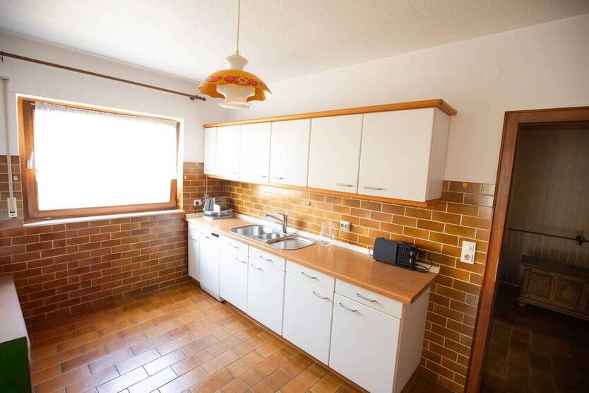 Äußerst gepflegter Bungalow in sehr guter Lage. Aufstockung möglich.