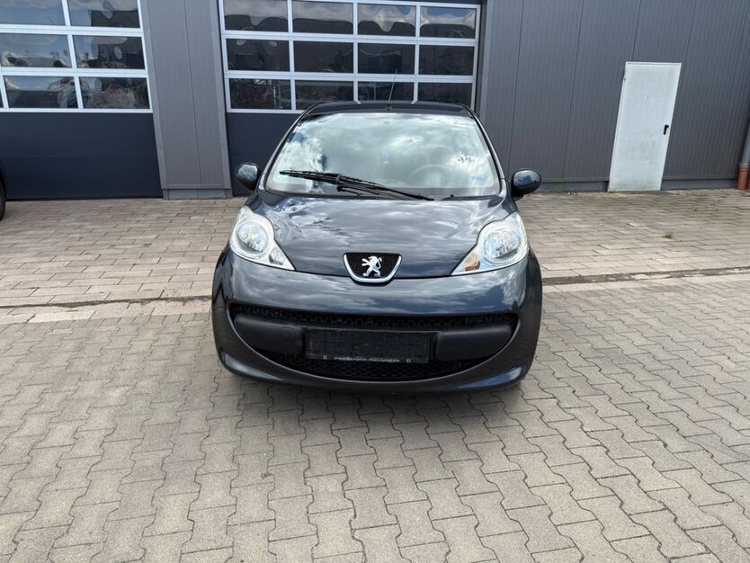 Peugeot 107 127.000 km 2.300 € Übach-Palenberg 52531