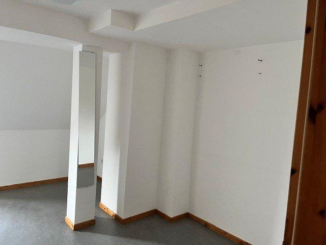 Dachgeschoßwohnung Lohfelden - 4 Zimmer, 135 m&sup2;, 1.350&euro; | Angebot:26663717