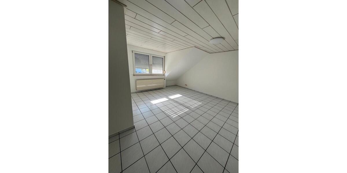 Dachgeschoßwohnung Trier Feyen-Weismark - 2 Zimmer, 73 m&sup2;, 520&euro; | Angebot:26322634