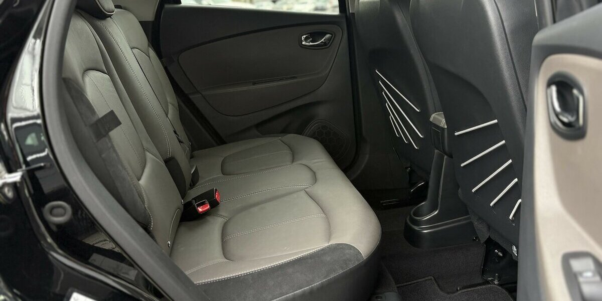 Renault Captur 1.2 TCe Elysee KAMERA/NAVI/SITZHEIZUNG 97.093 km 9.900 &euro; Villingen-Schwenningen 78054