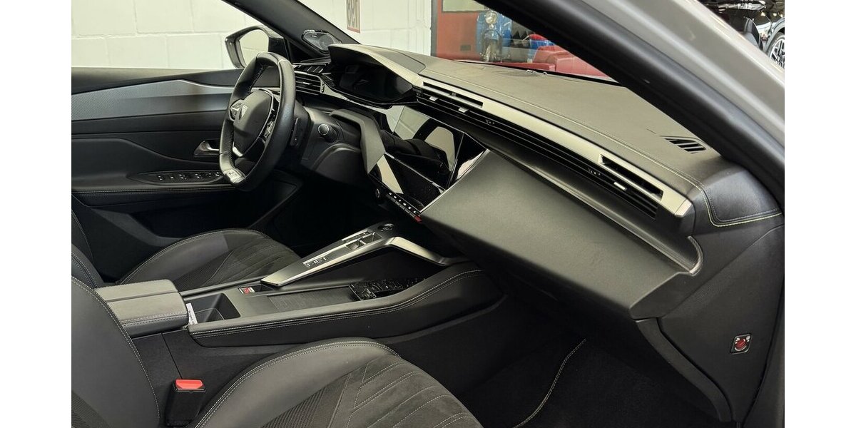 Peugeot 408 GT 130 PureTech EAT8 Focal Panodach 32.000 km 24.670 &euro; Lich 35423