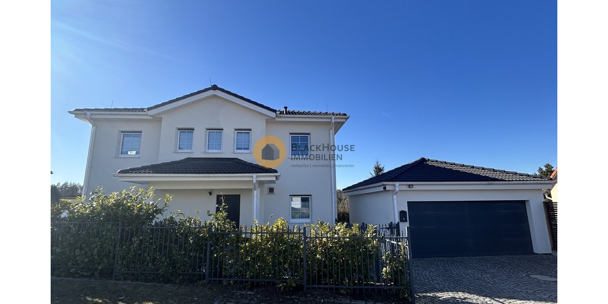 Walmdachhaus mit Einliegerwohnung, Doppelgarage, Bj. 2020, Salzwasserpool mit Gegenstromanlage - Einfamilienhaus Geisenhausen Geisenhausen | Angebot:26914490