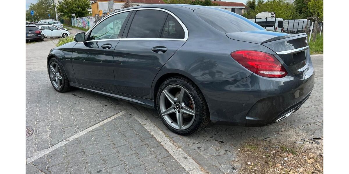 Mercedes-Benz C 250 278.000 km 11.600 &euro; Berlin 12057