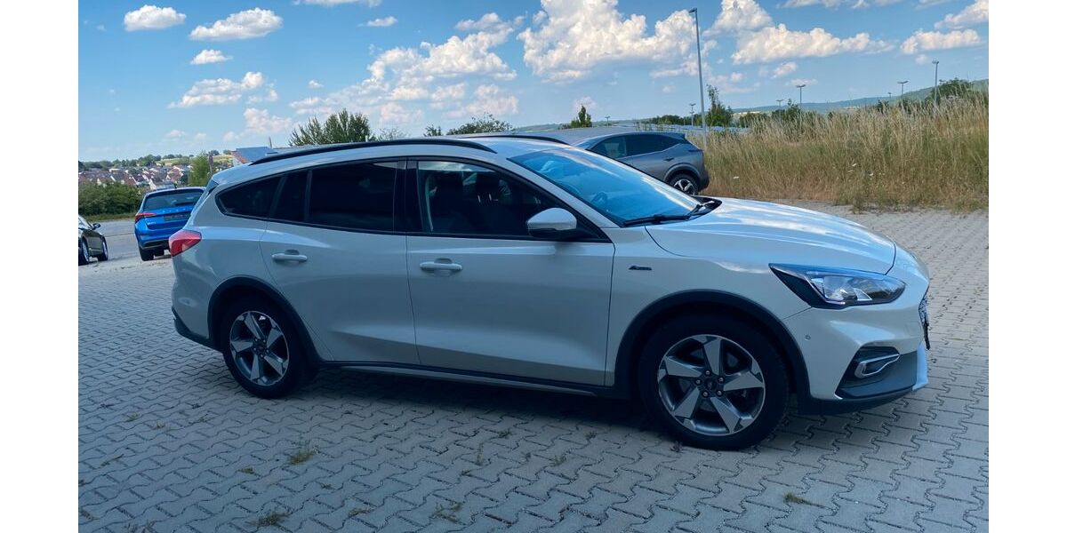 Ford Focus 49.890 km 14.300 &euro; Knittlingen 75438