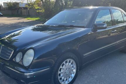 Mercedes-Benz E 200 155.000 km 3.650 € Hördt 76771