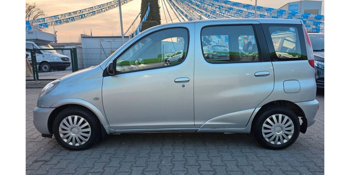 Toyota Yaris 138.522 km 2.990 &euro; Königs Wusterhausen - OT Niederlehme 15713