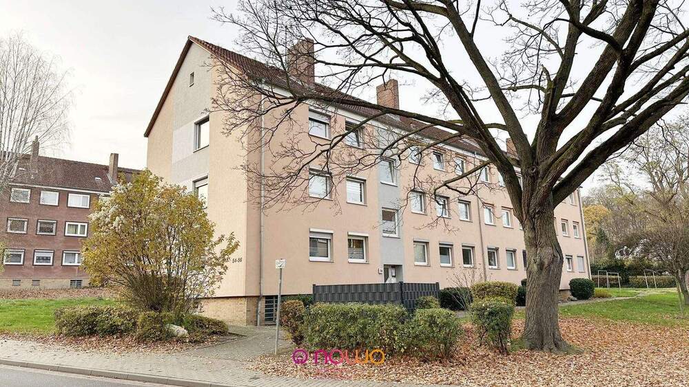 Modernisierte Erdgeschoss-Eigentumswohnung mit Balkon, Einbauküche und Garage in Salzgitter-Thiede 3 zimmer