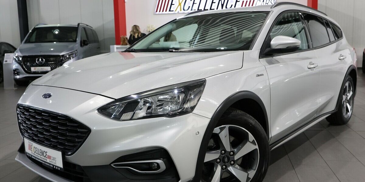 Ford Focus TUNIER 1.5 EB ACTIVE CROSS OVER / LED / 117.000 km 14.444 &euro; Hamm 59077