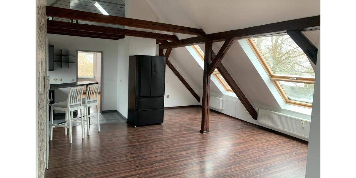 Dachgeschoßwohnung Friedewald - 4 Zimmer, 150 m&sup2;, 900&euro; | Angebot:26126723