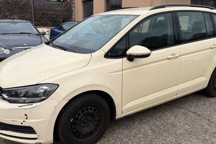 VW Touran 244.000 km 6.999 &euro; Hamburg 22047