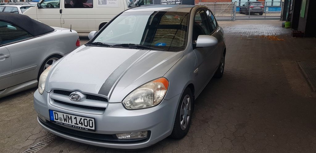 Hyundai Accent 110.000 km 2.799 &euro; Düsseldorf 40231