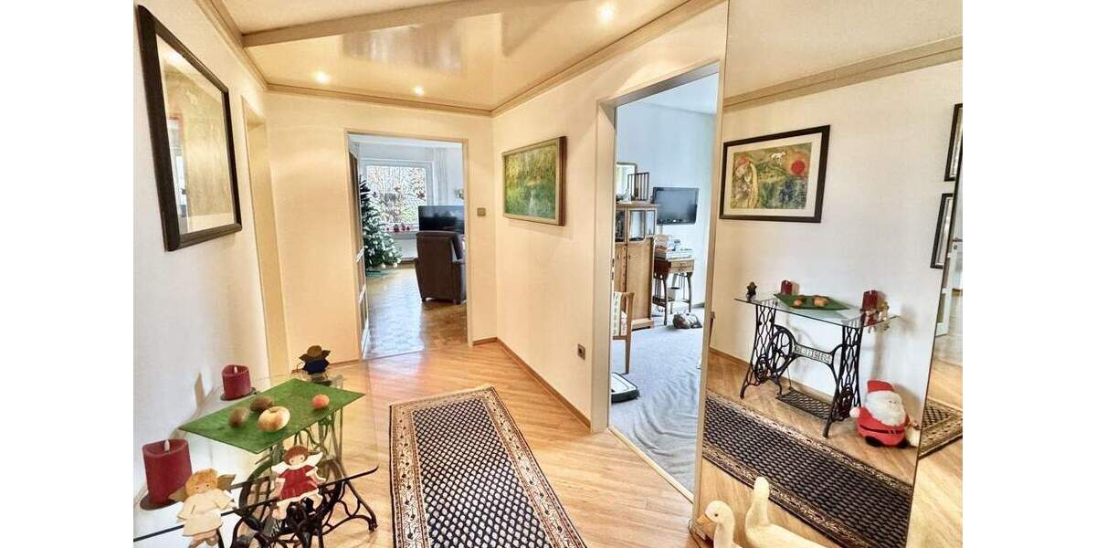 Repräsentatives, modernisiertes MFH mit zusätzlicher Bebauungsoption in bester Lage von Melsungen-Stadt zimmer