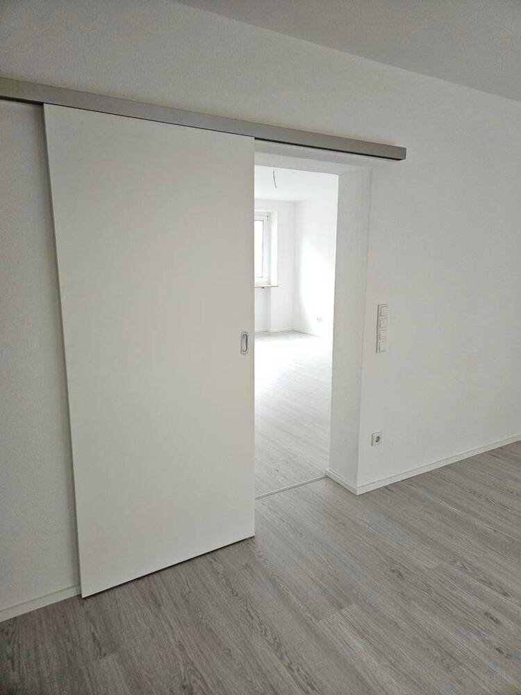 Neu Renoviert: Helle 2-Zi. Wohnung mit Balkon Nürnberg - Südstadt Wohnung mieten