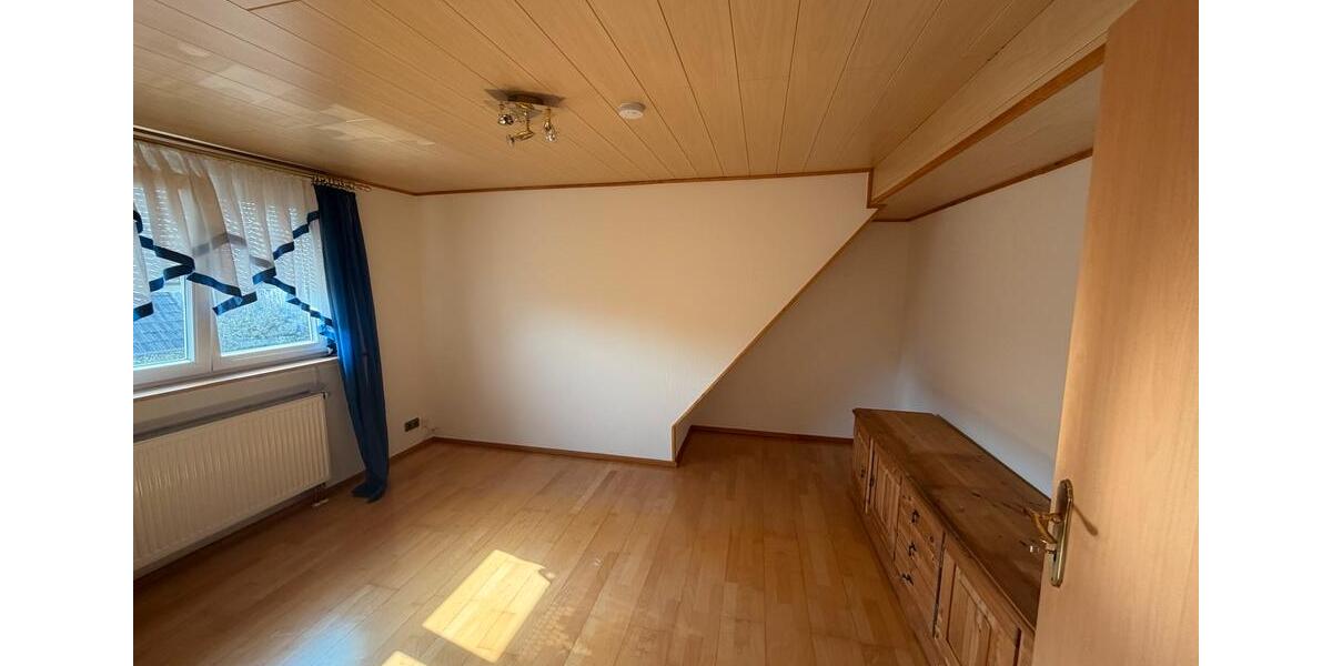 Dachgeschoßwohnung Friesenheim - 3 Zimmer, 80 m&sup2;, 950&euro; | Angebot:25457015