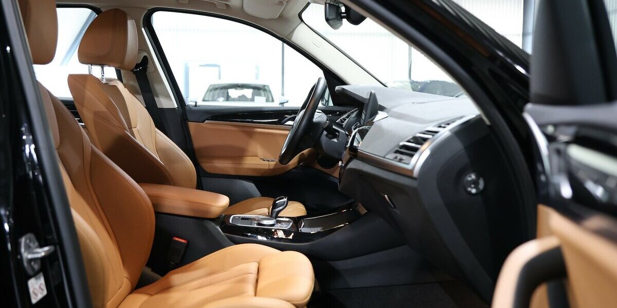 BMW X3 xDrive 20i / BLACK & BROWN / LIVE-COCKPIT-PRO 53.000 km 34.993 &euro; Hamm 59077