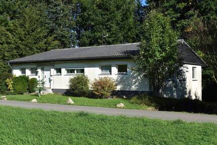 Charmantes Ein- bis Zweifamilienhaus in idyllischer Alleinlage bei Kell am See 7 zimmer