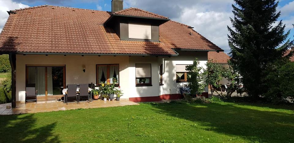 Einfamilienhaus Parsberg - 11 Zimmer, 210 m&sup2;, 399.000&euro; | Angebot:24313037