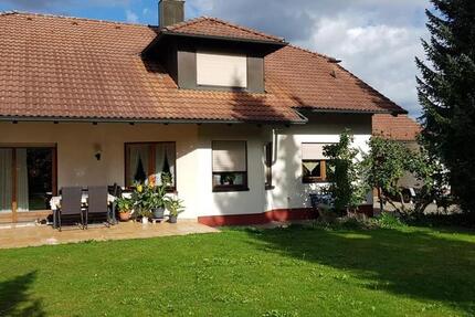 Haus Parsberg - 11 Zimmer, 210 m&sup2;, 399.000&euro; | Angebot:24313037
