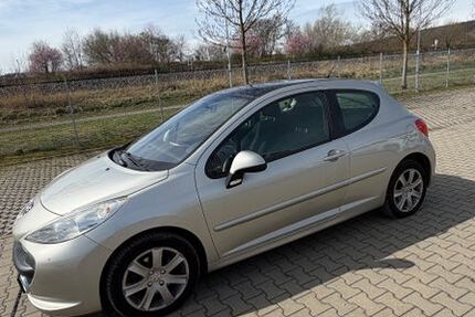 Peugeot 207 98.000 km 2.999 &euro; Gera 07545