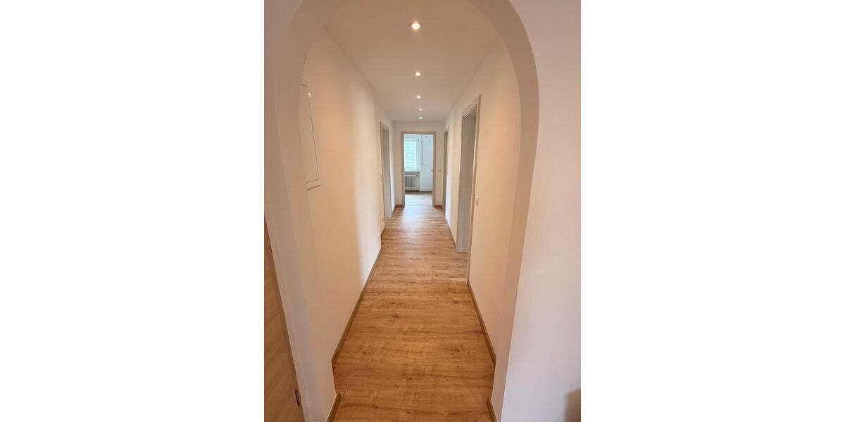 Etagenwohnung Adelsdorf - 4 Zimmer, 103 m&sup2;, 1.650&euro; | Angebot:26394262