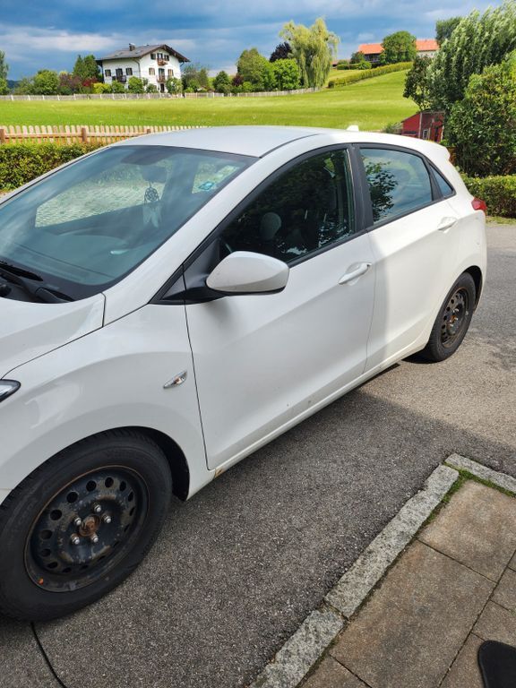 i30