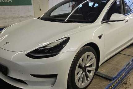 Tesla Model 3 40.819 km 25.500 &euro; Hennef 53773