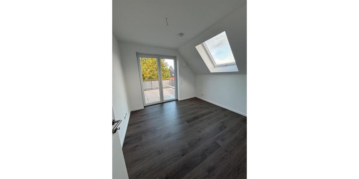 Schickes Penthouse - Wohnung mit Tiefgaragenstellplatz 3 zimmer