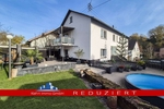 Großzügiges Wohnen für zwei Generationen: Poolbereich mit Poolbar und barrierefreiem EG - Zweifamilienhaus Katzweiler | Angebot:27131010
