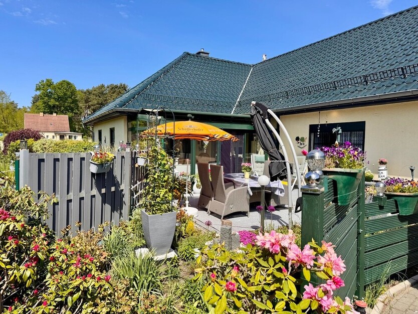 HORN IMMOBILIEN ++ Ueckermünde, Winkelbungalow mit separater Einliegerwohnung behindertengerecht 6 zimmer