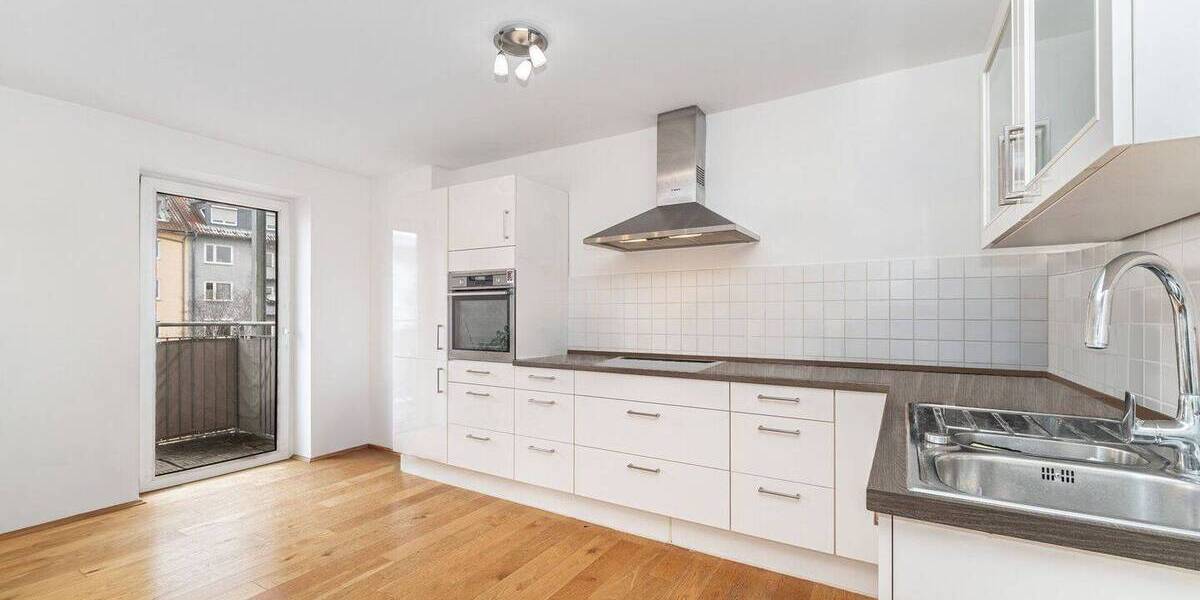 Etagenwohnung München Altstadt-Lehel - 4 Zimmer, 111 m&sup2;, 998.000&euro; | Angebot:26343540