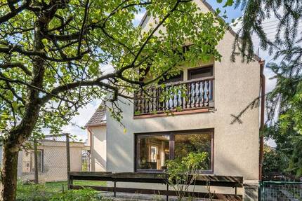 Geräumiges 1-2 Familienhaus mit großem Garten in ruhiger Lage