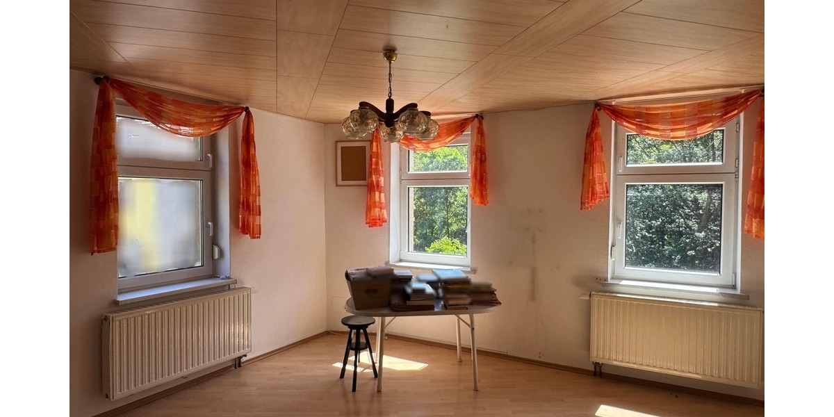 Teilsaniertes 2- Familienhaus mit Ausbaureserve und großem Grundstück in ruhiger Lage! - Zweifamilienhaus Waldheim | Angebot:26905386