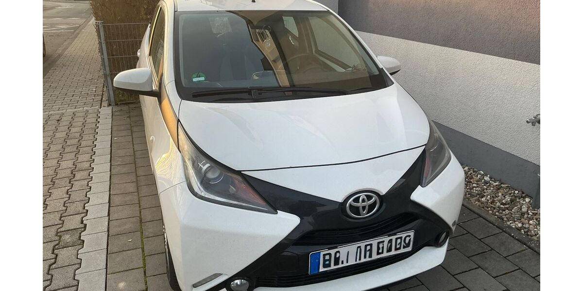 Toyota Aygo (X) 108.000 km 6.500 &euro; Griesheim 64347