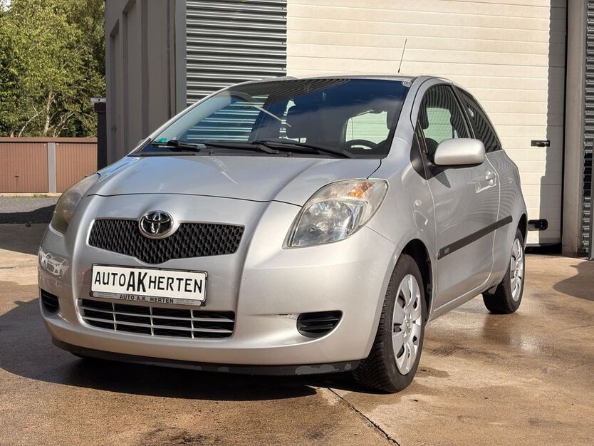 Toyota Yaris 74.000 km 3.950 € Herten 45699