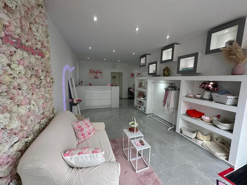 Sanierte Gewerberäume Büro Kosmetik Fußpflege Haarstudio Versicherung *Innenstadtnah*