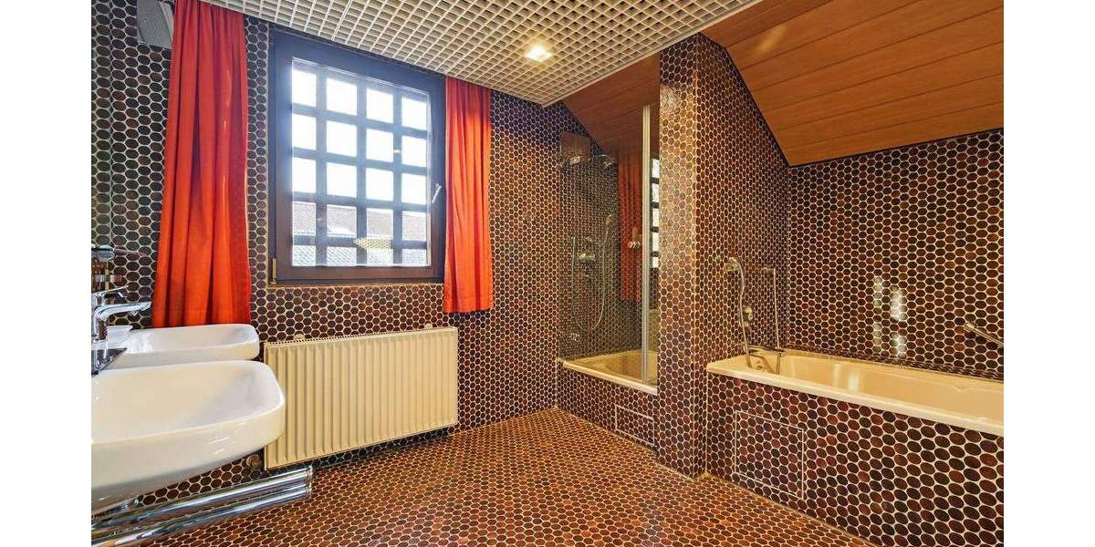 Einfamilienhaus Waldbronn / Etzenrot Etzenrot - 9 Zimmer, 252 m&sup2;, 895.000&euro; | Angebot:24736320