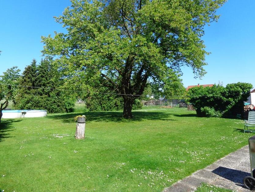 Tolles Zweifamilienhaus mit viel Platz und großem Garten