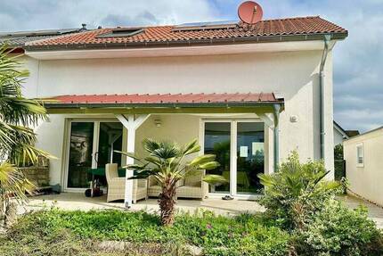 Moderne Doppelhaushälfte mit charmantem Garten in toller Lage in Kenzingen