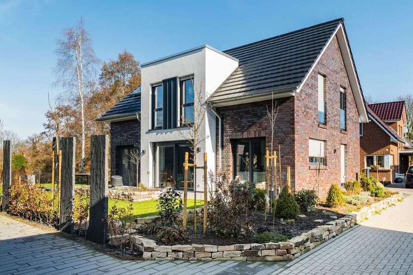 Haus zum Kaufen in Apen Augustfehn 411.800 € 154 m²