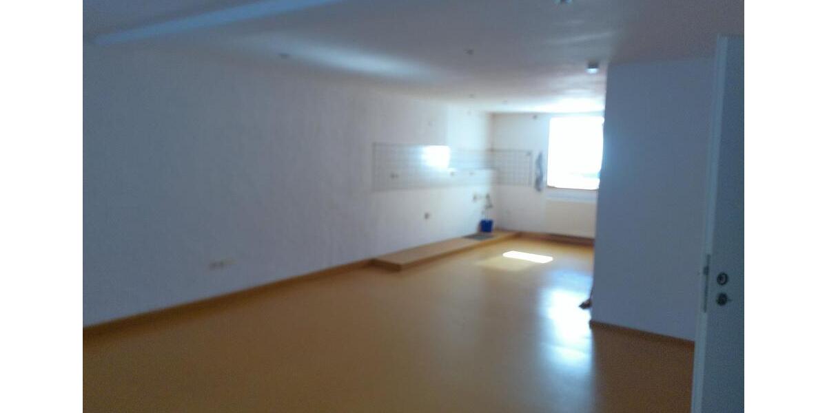 Schöne 2 Zimmer Wohnung mit 110 qm Wohnfläche in Ottweiler Fürth zu vermieten 2 zimmer