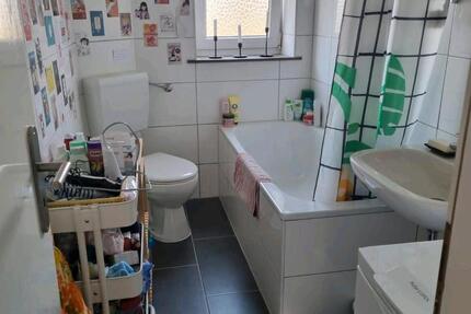 3 ZKB mit Einbauküche, Balkon und zentraler Lage – 64 m²