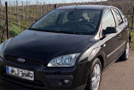 Ford Focus 178.000 km 2.699 &euro; Landau 76829